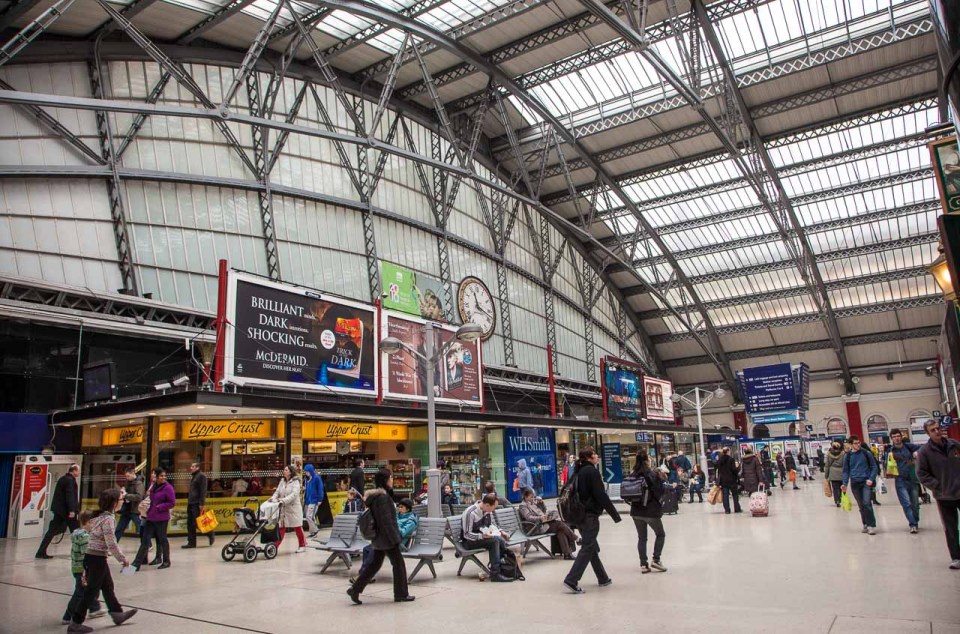 The mighty roof over the ticket hall creates atmosphere and travel occasion.